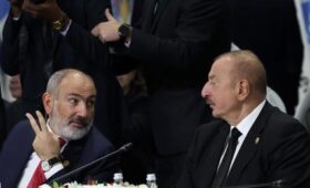 Баку и Ереван не хотят жить в мире без России