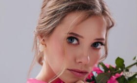 «Круэлла?»: Бирюкова вышла на улицу c тремя красавцами далматинцами